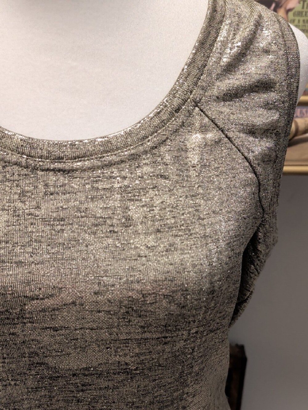 NYGARD Size M- Metallic Gold Women’s Scoop Neck Top Luxury Look - Picture 3 of 7